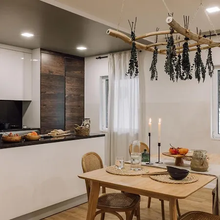 Linares - 2 Bedrooms, Terrace In Campo De Ourique Apartment Lisbon