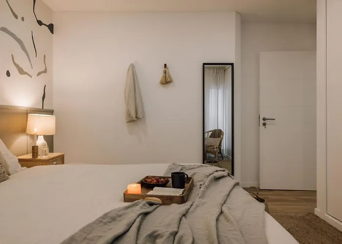 Linares - 2 Bedrooms, Terrace In Campo De Ourique